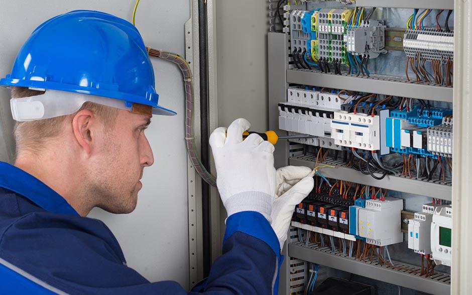 cherche électricien pas cher Montainville